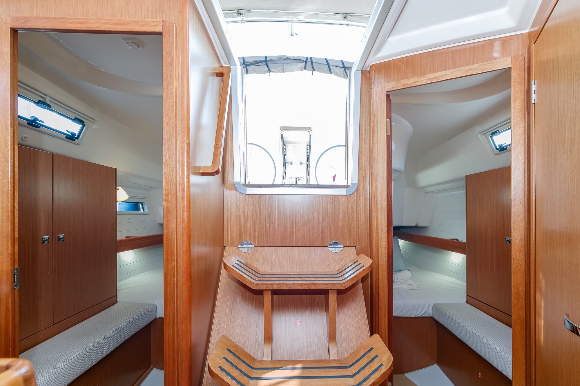 Bavaria 34 image 9