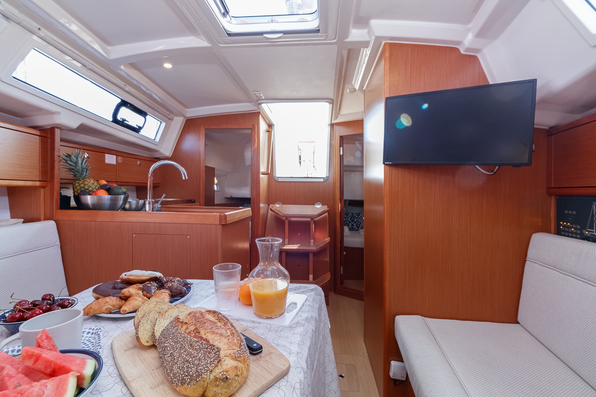 Bavaria 34 image 8