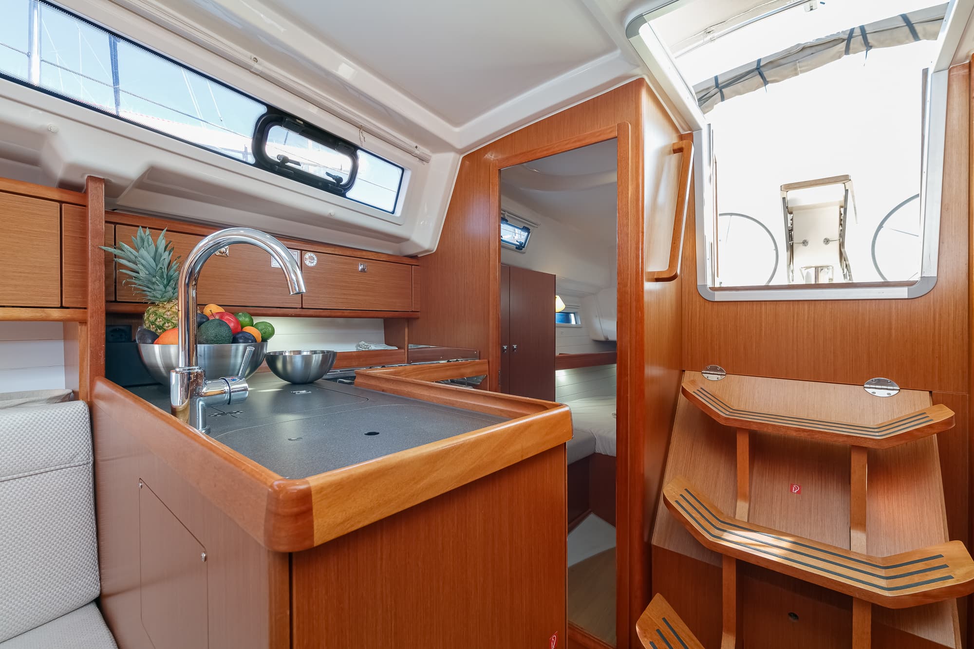 Bavaria 34 image 10