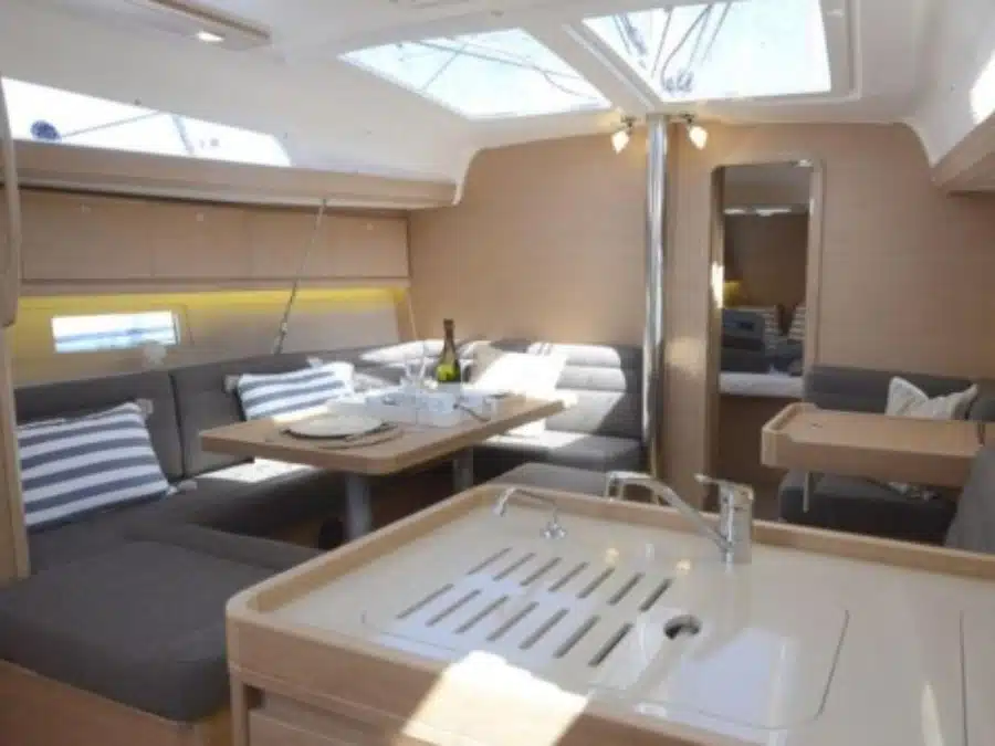 Disfruta del mar con estilo y máxima comodidad en este velero: Dufour 412 Grand Large «Nab» image 2