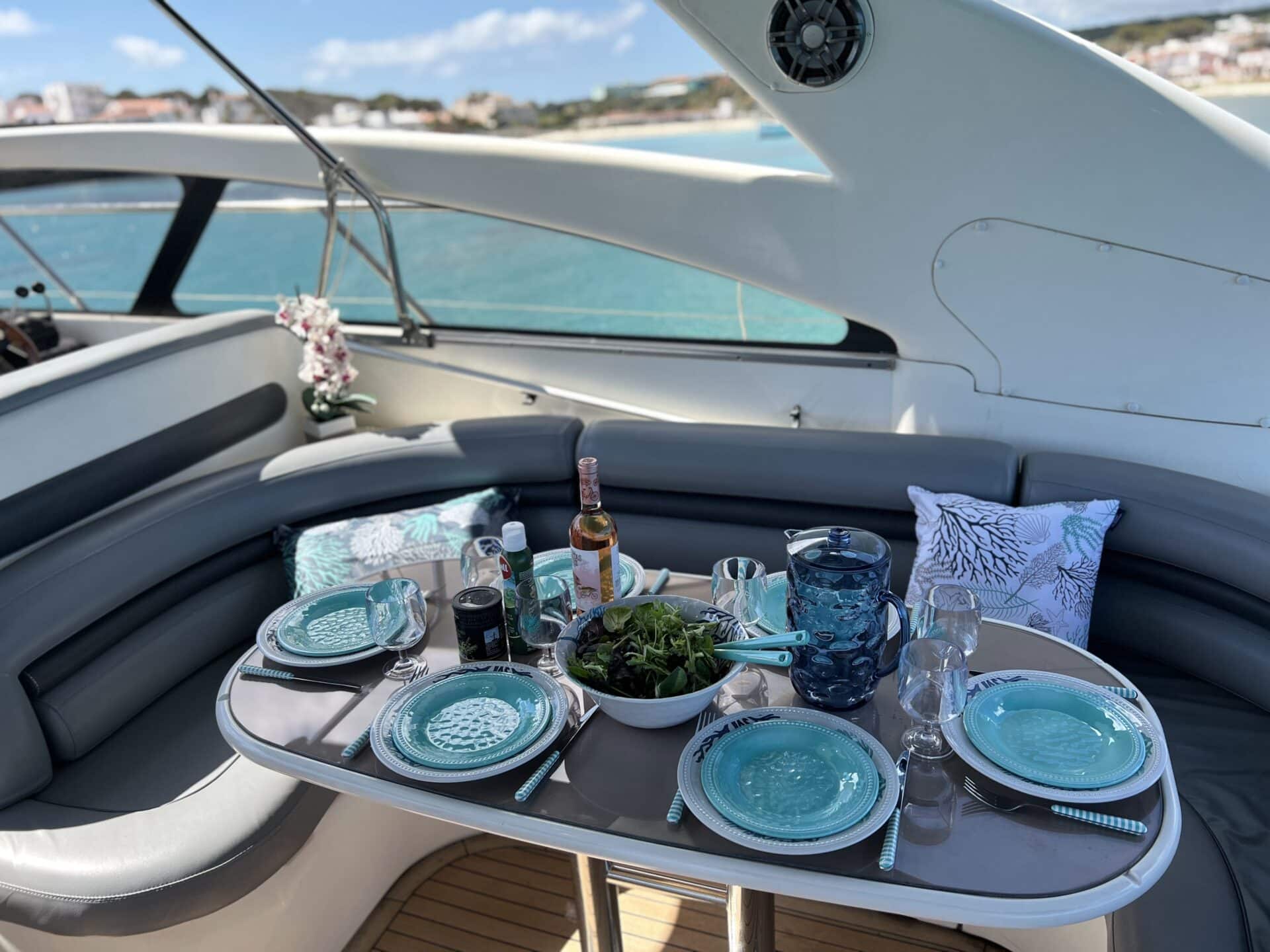 Disfruta de las calas de Menorca a bordo de un Princess Yacht image 4