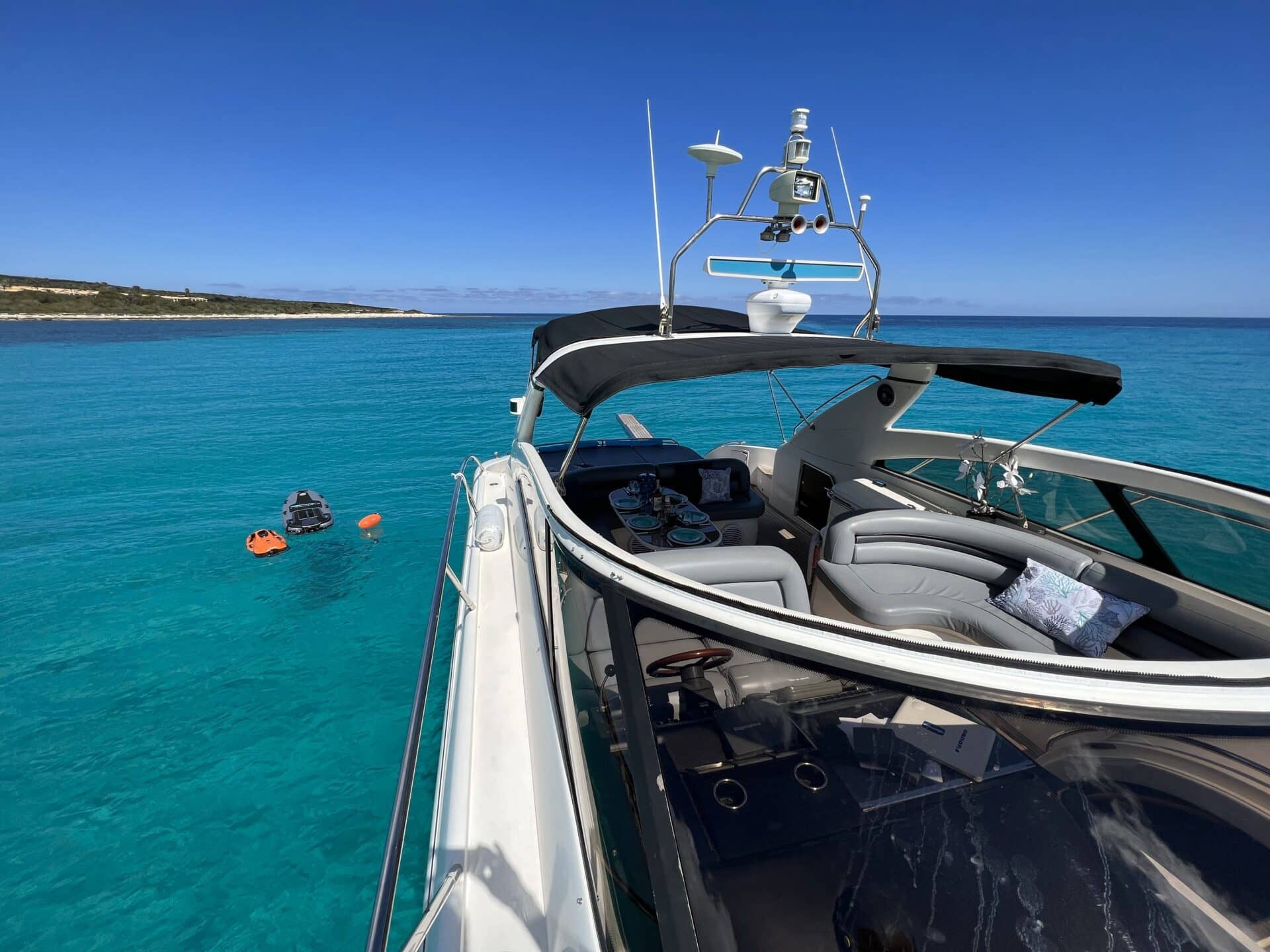 Disfruta de las calas de Menorca a bordo de un Princess Yacht image 9